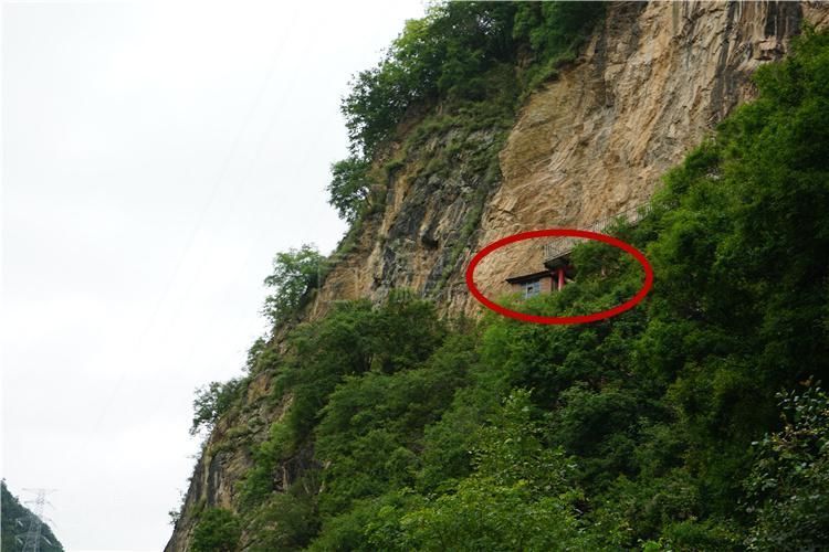 陕南|陕南秦岭自驾，老国道偶遇绝壁“悬空寺”，修建原因成谜