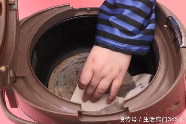 电饭锅这个地方不洗,耗电又不卫生,不用一滴水,洗的干净又放心