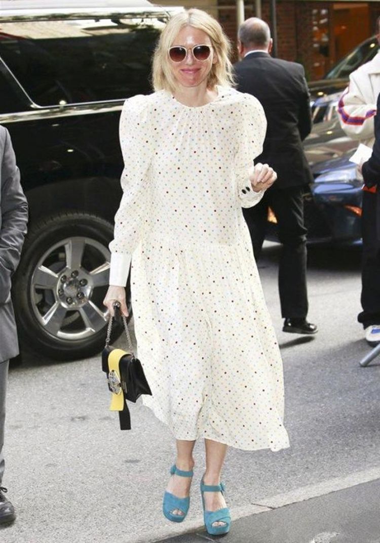 女人|街拍:女人特别是在穿连衣裙的时候,自带优雅气质