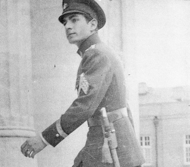 礼萨汗|1979年1月16日,巴列维王朝结束在伊朗的统治