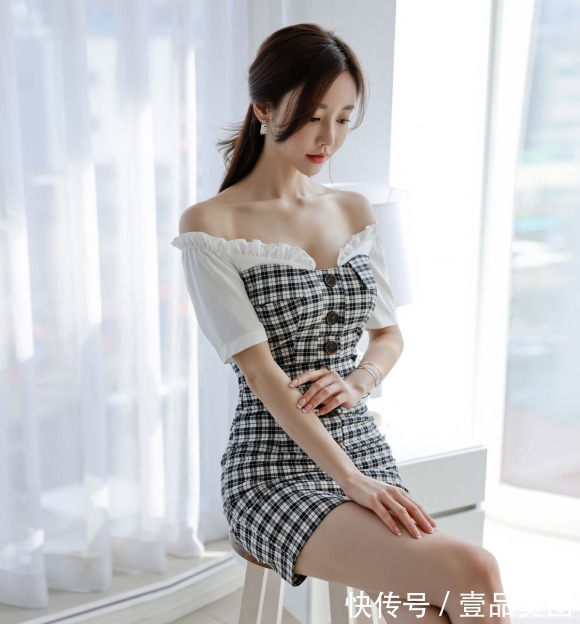 时尚搭配|女神孙允珠的时尚搭配:竖扣灯笼花蕾波纹格纹包臀裙