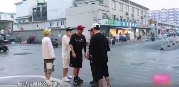 邓超陪孙俪买窗帘，建议却都被否定，邓超的热评第一从不让人失望