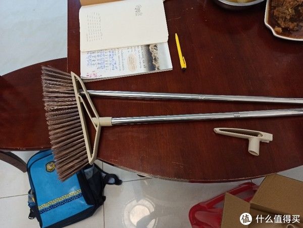 簸箕|日常生活 篇三十九：通过张大妈的链接买的白菜价扫帚簸箕套装开箱。