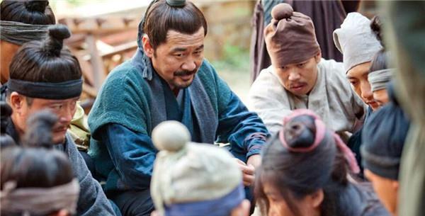 文采@赵匡胤随口作2句诗无人能续，400年后被一位伟人对出，成千古名句