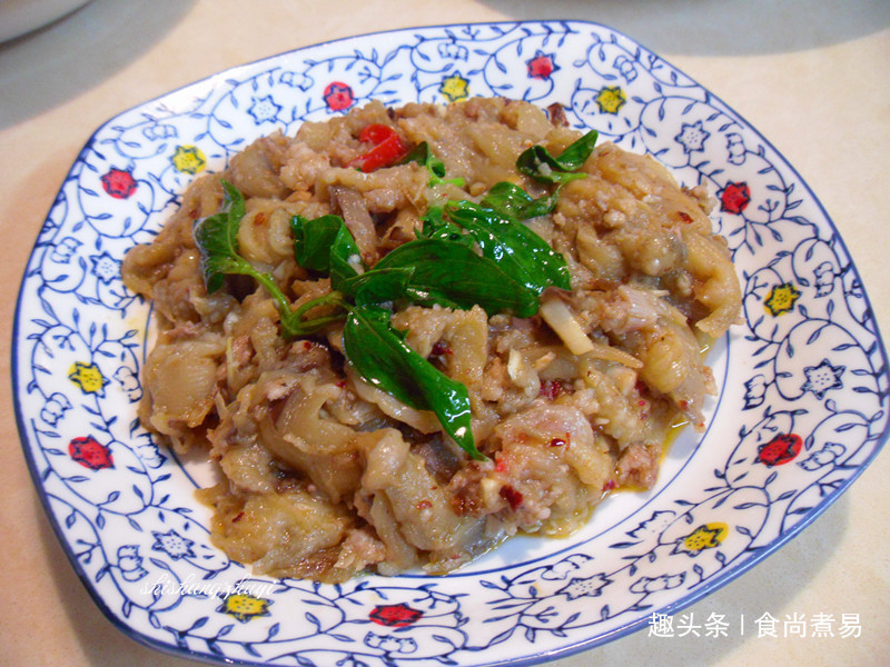 茄子|和婆婆在家吃午饭，10块钱不到做了三菜一汤，营养丰富真实惠