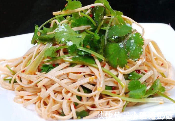 香菜|天然的“补钙菜”找到了，钙质比骨头汤还高，补钙质，孩子长个头