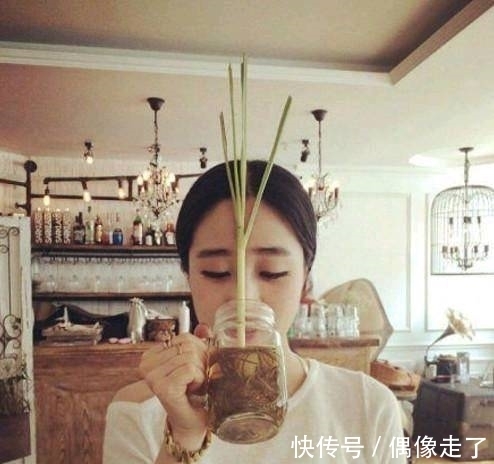 |搞笑图片幽默段子笑话:兄弟你病都还没好就出院了?也是厉害的