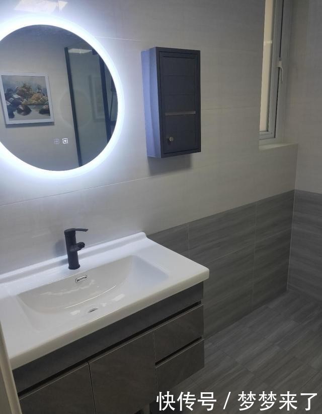 家具|看她家极简装修,全屋舍弃吊顶,电视墙不做造型,还没家具很漂亮