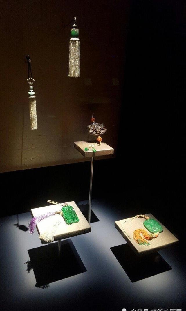 翡翠,乾隆让它“由石变玉”,慈禧让它昂贵到今天