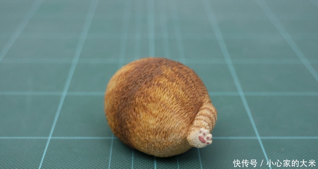 大神将猫咪制作成沙雕手办,总感觉不对劲,这明明就是个“鸡腿”