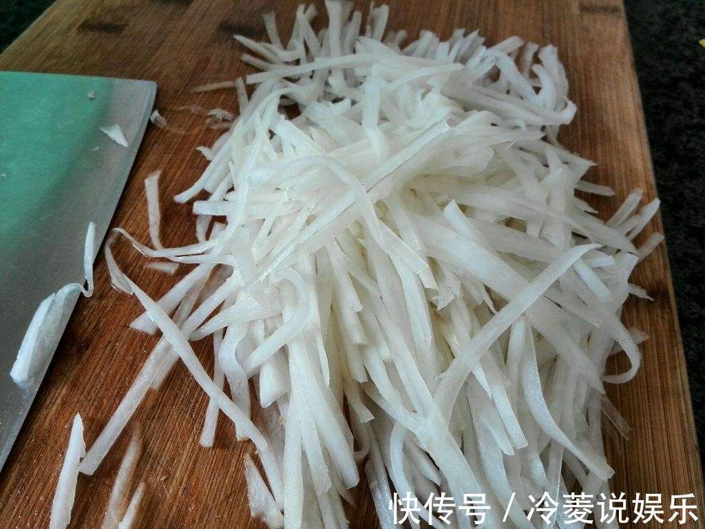 白萝卜|女性常吃此菜,黑眼圈没有了,皱纹消失了,小肚腩也不见了