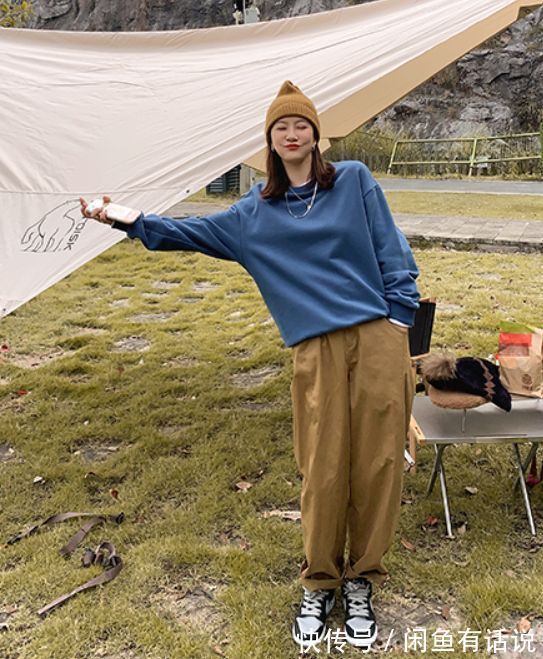 区别|穿卫衣别配紧身裤了，学38岁博主配“气球裤”，阿姨与姐姐的区别