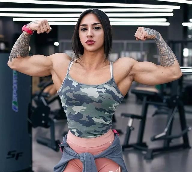 健身模特|乌克兰健身模特,因夸张肌肉和“铁屁股”,拥有200多万粉丝