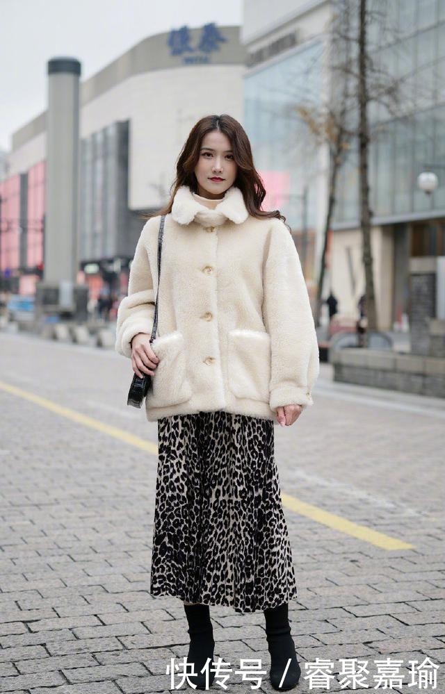 时髦|今年不流行穿大衣了,这才是冬季正确打开方式,保暖时髦还显气质