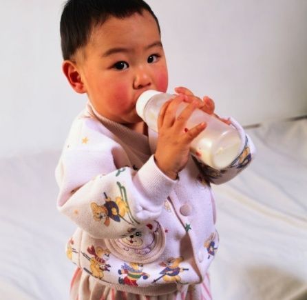 为啥孩子一直不长个？看看这4种食物你家娃沾过几个，别再吃了