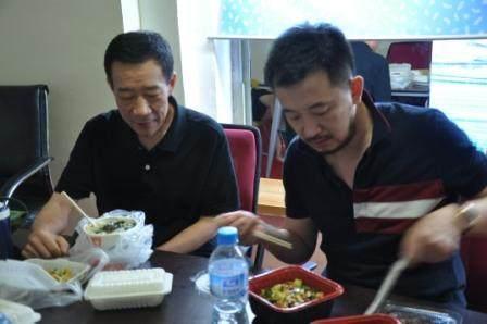 李雪健|明星在片场都没架子, 很接地气, 不摆谱, 大口吃盒饭