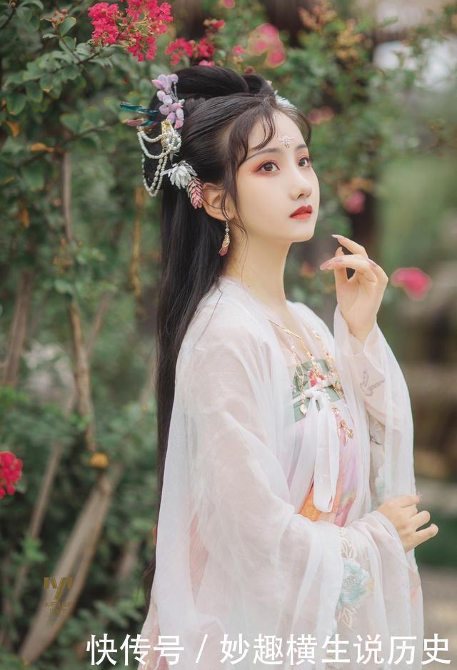 浅色系|谁说汉服很厚重那些仙气飘飘的浅色系汉服,轻盈又飘逸