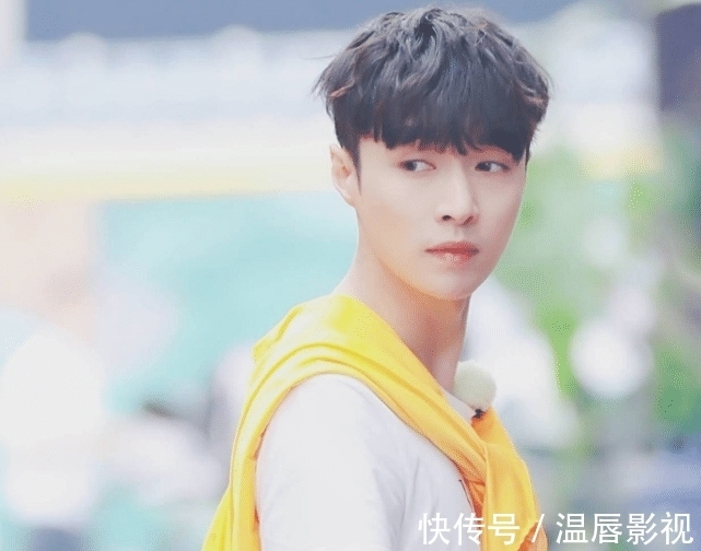 披荆斩棘的哥哥|《披荆斩棘》成团夜改为录播，张艺兴有望加盟，还有神秘嘉宾出席