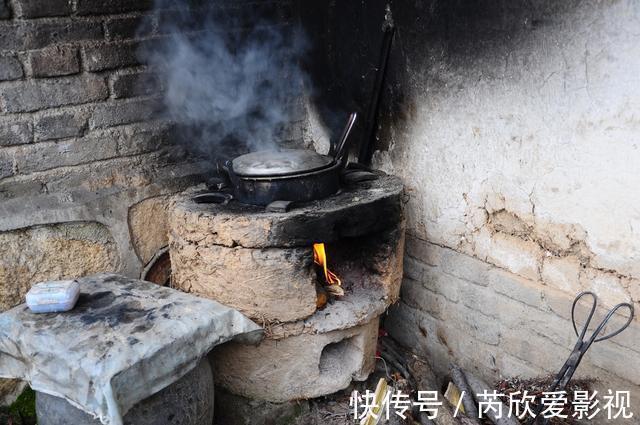 光棍汉|四光棍汉,深山甘做“苦行僧”,清苦生活一天一顿过午不食