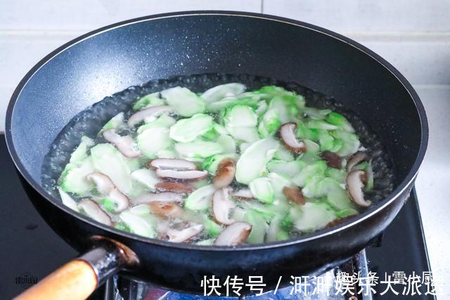 很多人不认识这食材,7块钱买一颗,开水烫一烫,爽口又开胃