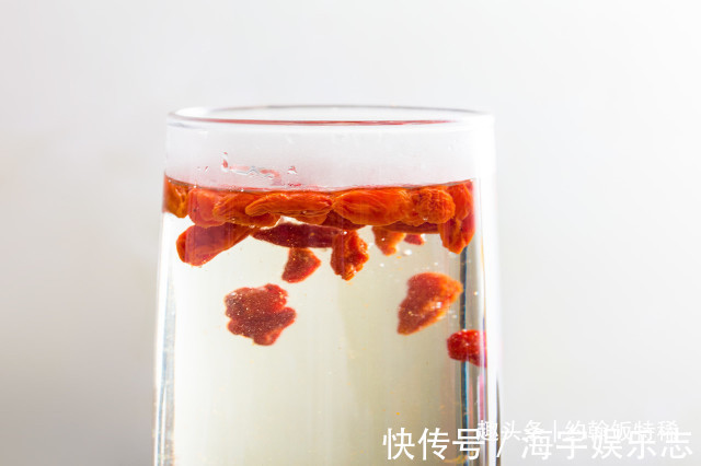 泡水|枸杞,你吃红的还是黑的泡水牢记“3不要”,营养加倍喝得健康
