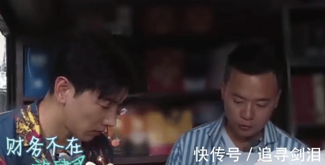 商品|《中餐厅4》张亮发现村里小卖部，看清货架上商品后，这下露馅了
