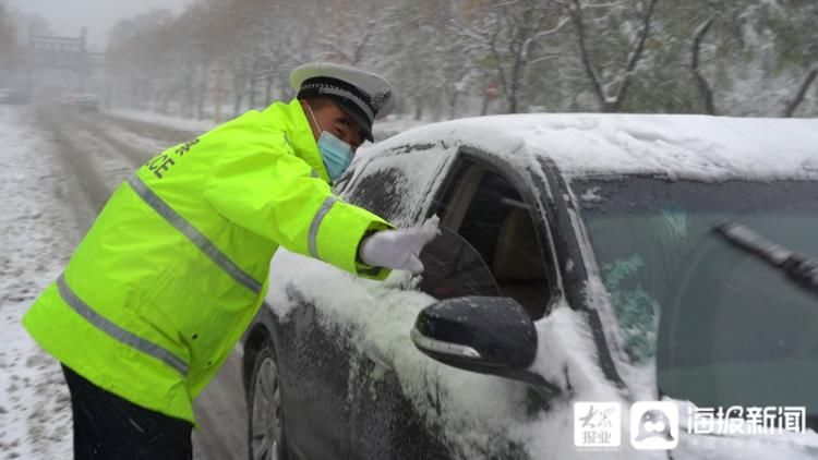 公交|记者直击现场：寒风大雪中，是他们为聊城人民保驾护航！