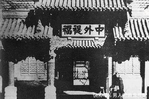 同治帝|恭亲王奕訢权力多大两宫太后是摆设,同治帝害怕,只能喊六叔!