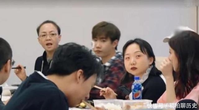 肖战 明星咖位小录节目多卑微?肖战队友被张翰无视,李雪琴洗碗两小时