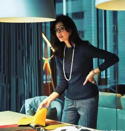 50岁女人别总穿打底裤，学学日本主妇的穿搭，减龄又显气质