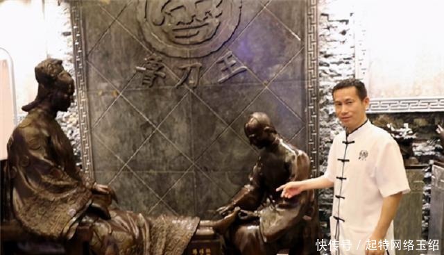 鲁可水:专业修脚30年,顺便收集脚皮作画,一幅卖出20万