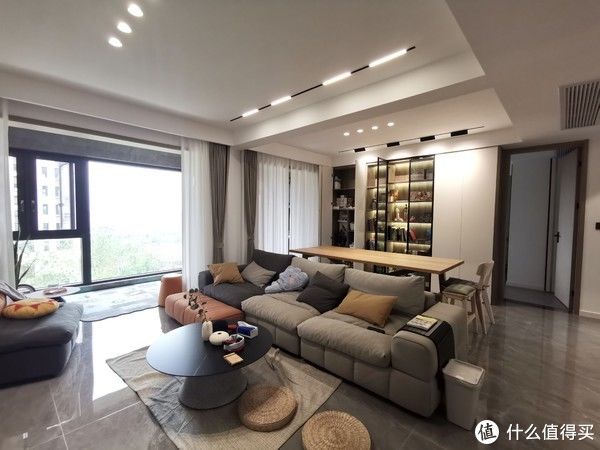 空间感|140平也能拥有大横厅！打通阳台和厨房，超大空间感，装出大宅范
