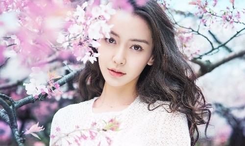 经常化妆和长期素颜的女生,10年后皮肤有多大差距,后悔才知道