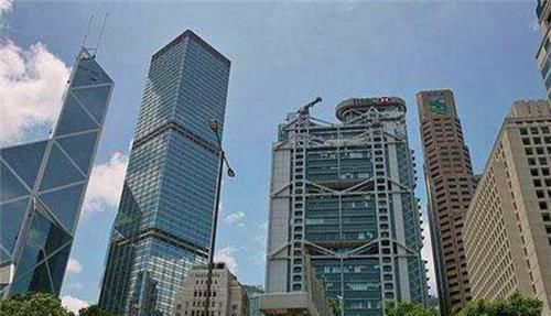 风水大师蔡伯励曾对李嘉诚说“你亡妻死得惨”,就得了200万