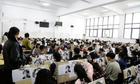 李荣浩|学渣美术生给明星偶像画像,画风清奇不忍直视,网友:黑粉实锤