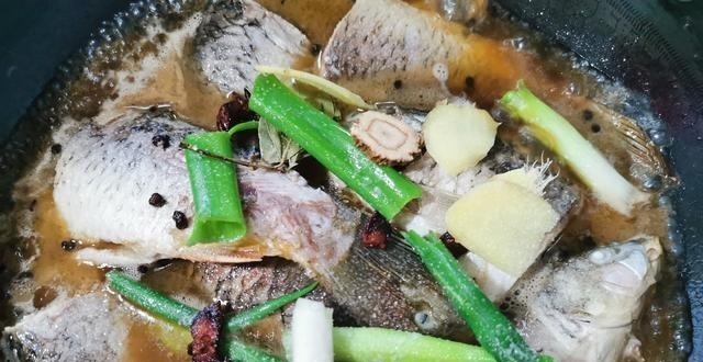 秋天,有钱没钱,多吃这鱼,5元一斤,炖汤喝营养高又鲜美!