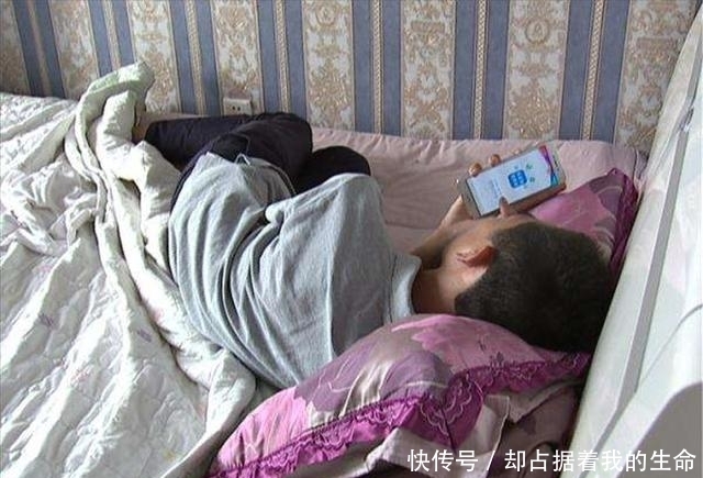 不止|经常玩手机,与不玩手机的孩子,20年后,人生差距不止一点点