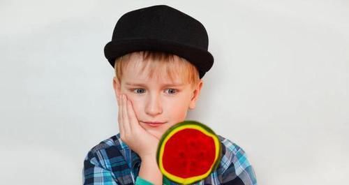 越早培养孩子的“情绪教养”，孩子的人格才越稳定，父母别偷懒