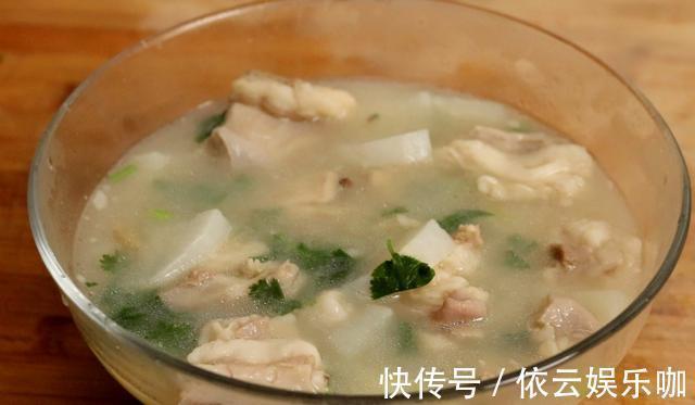 炖羊肉时，记住“3不放”的窍门，羊肉汤浓肉香，无膻味