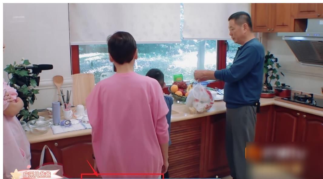 小孩子|7歲Jasper積極干家務(wù)活，誰留意外婆的做法？被應(yīng)采兒阻止了