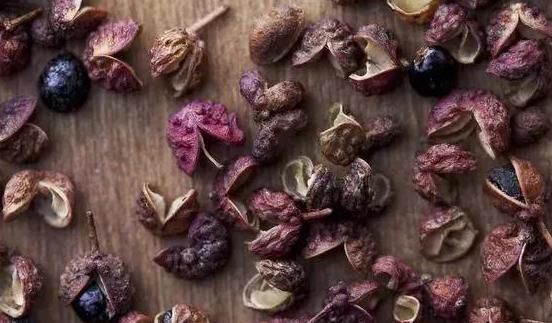 花椒姜枣茶|一把花椒能治8种病，赶走了一身湿气，80岁也能无白发！