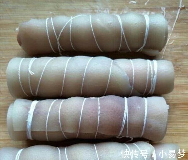 猪皮|别再熬“猪皮冻”啦，这样做简单美味，对厨艺的要求几乎为零