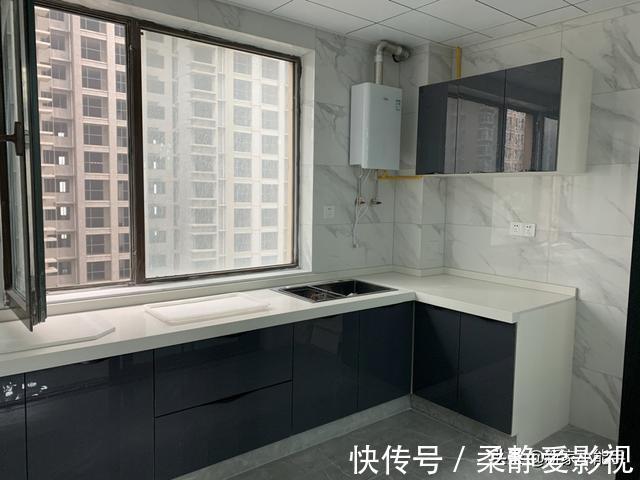 装修|她家装修花了12万,打造网红款电视墙,请木工师傅打柜子很喜欢