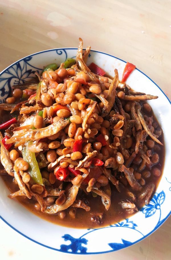 红辣椒|黄豆焖鱼仔