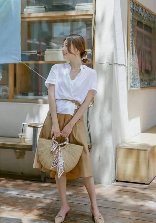 搭配|真正有品味的女人,穿“半身裙”都这样搭上衣,优雅更显品味