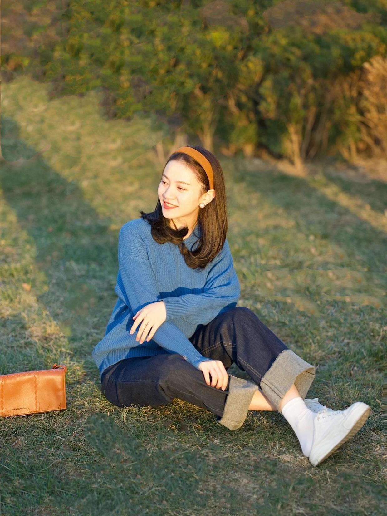 领口 优雅女人的天花板穿搭你get了吗?氛围感毛衣搭配,让你秀出优雅好气质