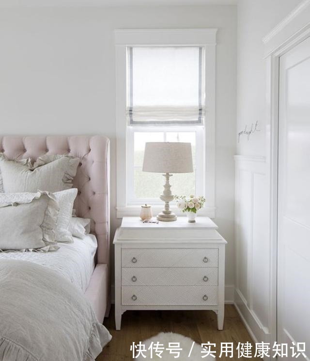 箱体床|卧室2个床头柜直接扔了吧,床边装可抽拉隔板,书桌收纳都齐全了!