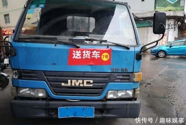 走进90后轻卡司机的送货生活,虽然月入仅