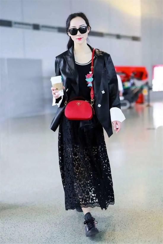 蕾丝裙搭配外套！春天应该这样穿