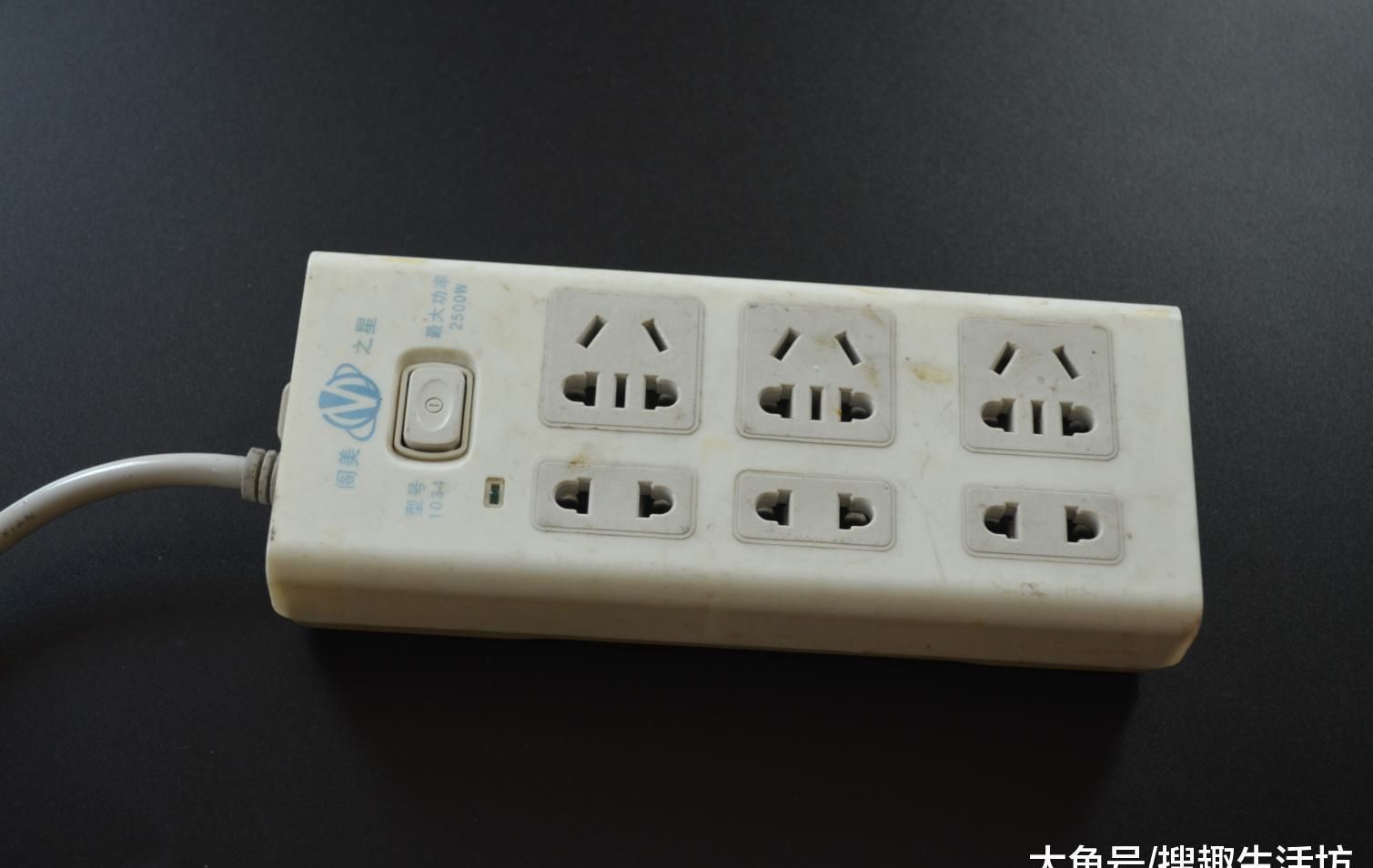 插排|家里插排用久了很脏难清洗 只需用它擦一擦, 立马焕然一新
